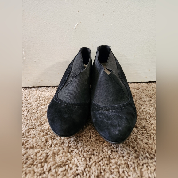 Anne Klein Black Suede iFlex Wedge Heel Slip-Ons - Size 6 - Picture 6 of 7